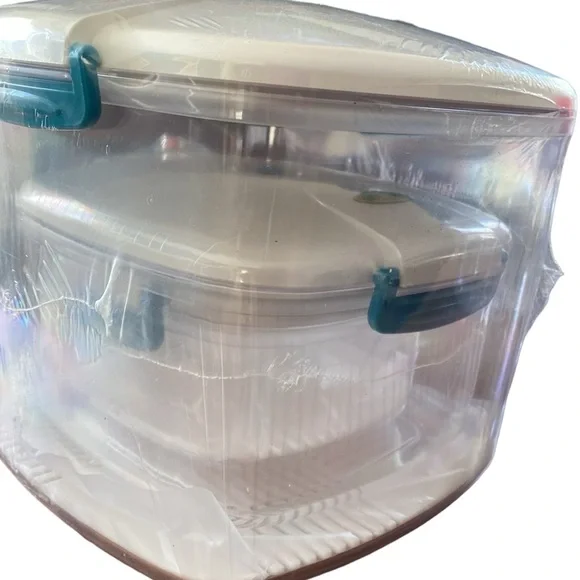 New Unused 15 Piece Including Racks Platinum Vacuum Containers